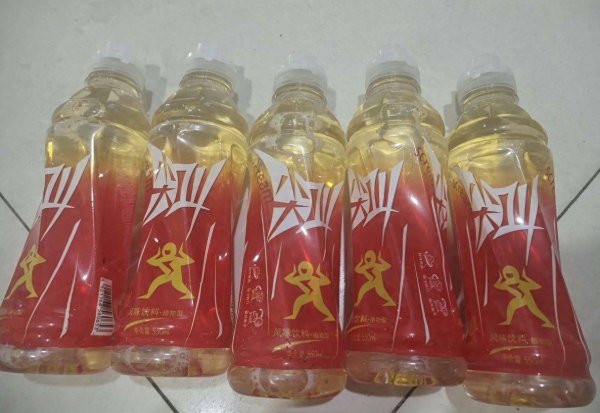 泸深配 尖叫品牌回应“红色尖叫”炒到天价：临期饮料不值得砸钱